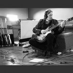 Ο Peter Buck των R.E.M. ανακοινώνει νέο δίσκο oνόματι "Warzone Earth"