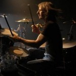 Καταδικάστηκε για κατοχή ναρκωτικών ο drummer των AC/DC