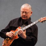 Robert Fripp (King Crimson): «Η συνεργασία με τον Brian Eno και τον David Bowie είχε πολύ γέλιο»