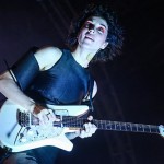 Πτώση της St. Vincent εν μέσω συναυλίας (video)