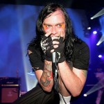 Τραυματισμός επί σκηνής για τον Bert McCracken των The Used