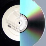 Συνεχίζεται η πτώση για το CD και η άνοδος για το βινύλιο