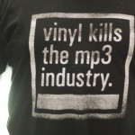 Πτώση για πρώτη φορά στις ψηφιακές πωλήσεις, συνεχίζεται η άνοδος για το βινύλιο