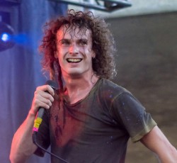 Αναζητούν τραγουδιστή οι Heaven's Basement 