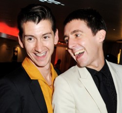 H επιστροφή των The Last Shadow Puppets 