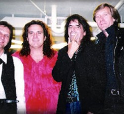 Επανεμφάνιση του Alice Cooper με την original μπάντα του; 