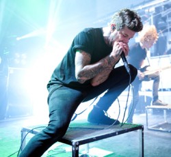 Στο νοσοκομείο ο τραγουδιστής των Of Mice & Men 