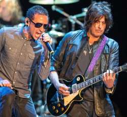 Ο Chester Bennington αποχώρησε από τους Stone Temple Pilots 