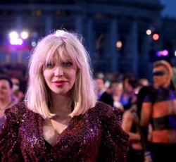 Μήνυση Courtney Love για το «ψεύτικο» τραγούδι των Nirvana