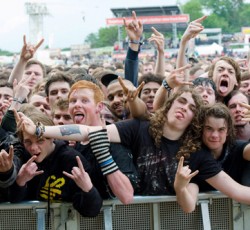 Η αστυνομία σκάναρε χιλιάδες θεατές στο Download festival 