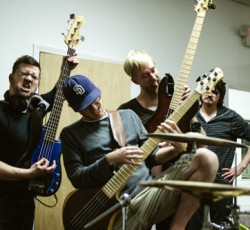 Extinction Level Event, η μπάντα με τα τρία μπάσα! 