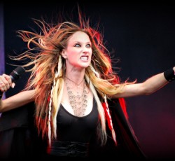 «Δεν διαλύθηκαν οι Huntress, συνεχίζουμε»