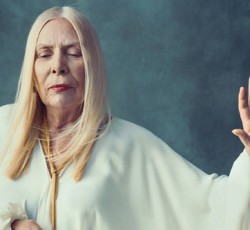 Στο νοσοκομείο η Joni Mitchell 