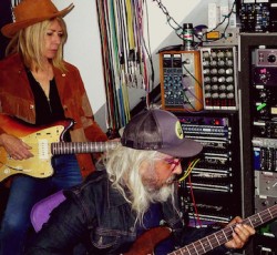 Ακούστε τη συνεργασία Kim Gordon και J Mascis 