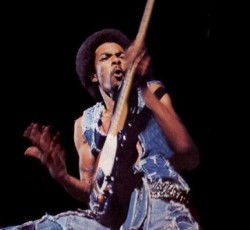 Πέθανε ο μπασίστας των "Thriller" και "Off The Wall" του Michael Jackson 