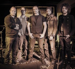 Aκούστε το "The Evil That Men Do" από τους Maiden United 