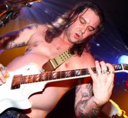Οι θεωρίες συνωμοσίας του τραγουδιστή των High on Fire