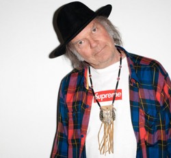 Neil Young εναντίον αλυσίδας καφέ! 