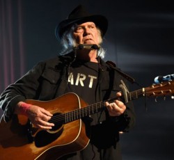 Starbucks και Mosanto απαντούν στον Neil Young 