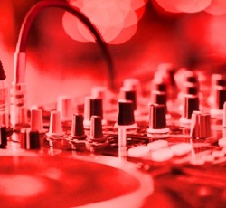 Rocking Radio Weekly Charts: μάθετε ποια τραγούδια ψηφίσατε την προηγούμενη εβδομάδα! 