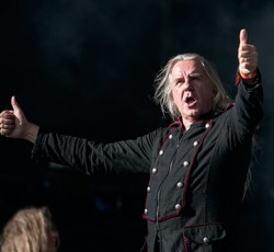 O νέος δίσκος των Saxon ονομάζεται "Battering Ram" 