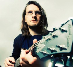 Steven Wilson: «Γράφω τραγούδια που με κάνουν να μελαγχολώ, να λυπάμαι και να θυμώνω» 
