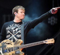 Ξαφνική αποχώρηση του Tom DeLonge από τους Blink-182 