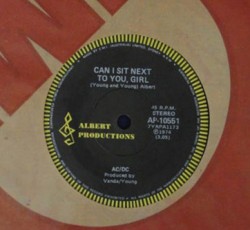 Πόσο κοστολογείται σπάνιο επτάιντσο των AC/DC; 