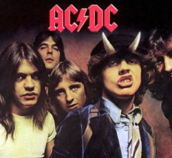 Σχεδόν πέτυχε η χριστουγεννιάτικη προσπάθεια τοποθέτησης των AC/DC στην κορυφή 