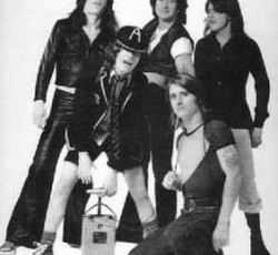 Ποια είναι τελικά η γενέτειρα των AC/DC; 