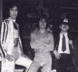 Ο πρώτος τραγουδιστής των AC/DC, Dave Evans, ζητά αναγνώριση από την μπάντα 