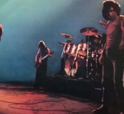 Mark Evans: «Οι AC/DC σχεδόν απέλυσαν τον Bon Scott το 1975» 