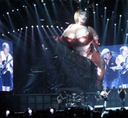 Μια βδομάδα ακόμη για την έναρξη προπώλησης των εισιτηρίων της συναυλίας των AC/DC 