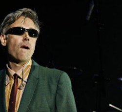 Coldplay και Red Hot Chili Peppers αποδίδουν φόρο τιμής στον Adam Yauch (Beastie Boys) 