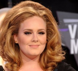 Η Adele γράφει τη μουσική της καινούριας ταινίας του James Bond (;) 