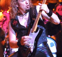 Adrian Smith: «Έπαιρνα μαζί μου σκουλήκια στα tours» 