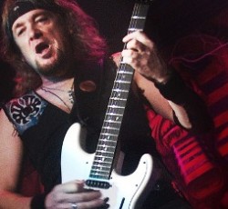 Ο Adrian Smith καθησυχάζει τους φίλους των Iron Maiden σχετικά με το νέο του group, The Primal Rock Rebellion 