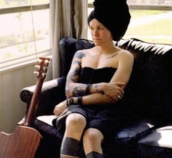 Πρώτη συναυλία για τον Tom Gabel (Against Me!) ως Laura Jane Grace Gabel 