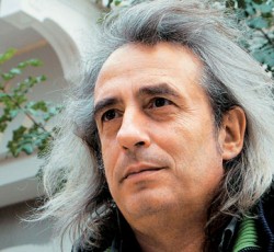 Ο Γιάννης Αγγελάκας τον Σεπτέμβριο στο Θέατρο Βράχων 