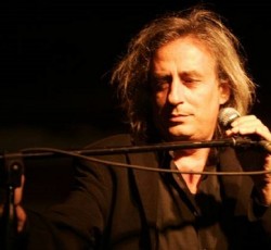 Αυτή είναι η νέα μπάντα του Γιάννη Αγγελάκα!