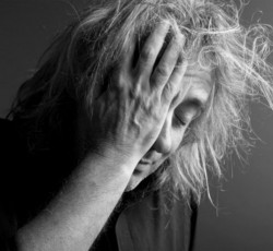 Ο Γιάννης Αγγελάκας και η καινούργια του μπάντα στο Piraeus 117 Academy για δύο εμφανίσεις 