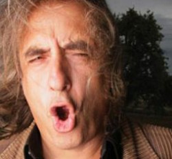 Ακούστε τα δύο καινούργια τραγούδια του Γιάννη Αγγελάκα 