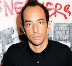 Άλλα δέκα album μπορούν να κάνουν οι Strokes, σύμφωνα με τον Albert Hammond Jr.