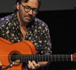Ένα ελληνικό μπουζούκι συνόδεψε τον Al Di Meola στη Γαλλία 