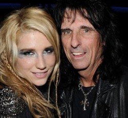 O Alice Cooper στη σκηνή με την Ke$ha 