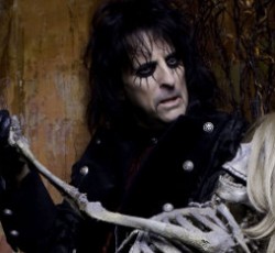 Στις 16 Σεπτεμβρίου θα κυκλοφορήσει τελικά το "Welcome 2 My Nightmare" του Alice Cooper