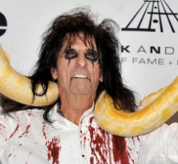 Alice Cooper: «Διδάσκω τη Βίβλο σε παιδιά...» 