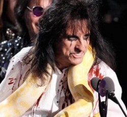 Αποποινικοποίηση των ναρκωτικών ζητάει ο Alice Cooper 