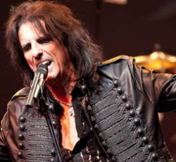Μια γεύση από το φετινό "Christmas Pudding" του Alice Cooper 