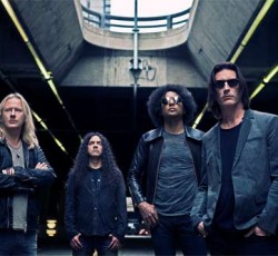 Οι Alice In Chains παρουσιάζουν το single "Stone"